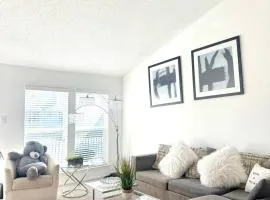 Luxe, Family Friendly, Spacious & Private Entrance