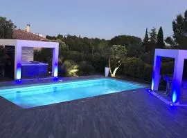 Sublime Villa with Pool and Jacuzzi