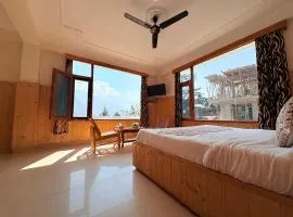 The Suraj Cottage Manali ! Private Parking ! Bonfire ! Playing Zone ! Near Mall Road
