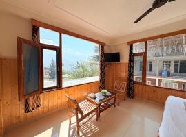 The Suraj Cottage Manali ! Private Parking ! Bonfire ! Playing Zone ! Near Mall Road, hotel en Manali