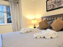 Spacious & Cozy House Near Lonsdale, Peaceful North Vancouver Stay, Hotel in North Vancouver