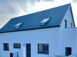 Adaliene's Retreat Flat 2, hotel in Portree