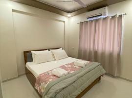 Golden Stays, hotel en Daman