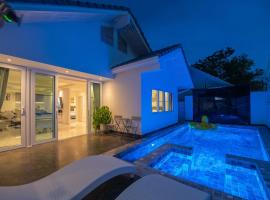 Villa 129 Wongamat, 4BR, 300m from BEACH, hotel in Pattaya North