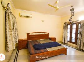 Staymazing Ferndale-1 & 2 BHK Boutique AC Serviced Apartments, hotel a Bangalore