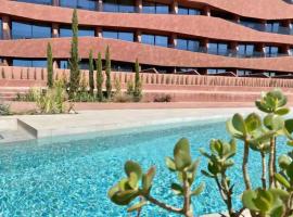 Piscina moderna y elegante 5, hotel a Murcia