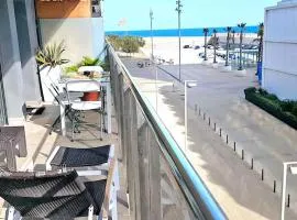 Ideal for families on the beach in Barcelona with a pool