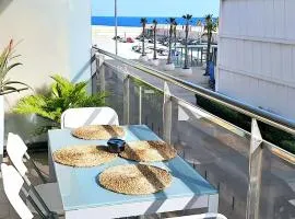Ideal for families on the beach in Barcelona with a pool