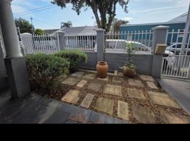 Somerset luxury home, hotel in Strand