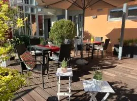 Matchpoint Hotel