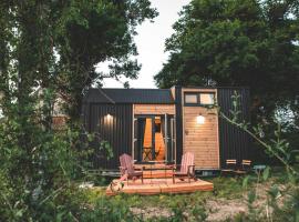 La Voie Romaine 2 by Tiny Away, hotel in Saint-Sébastien