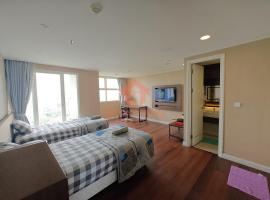 Cozy Intermark BSD Studio Apt Pool & Gym, hotel care acceptă animale de companie din Ciater-tengah