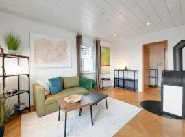 Modern Bright Apartment with Balcony, WiFi and Parking near Zwickau-West