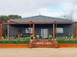 The Rusty Kangaroo - Premium Couples Retreat - Spectacular Ocean View - Great Hosts, hotel v destinaci Penneshaw