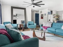 NEW Mid-Century Modern Retreat near 3 sisterSpring