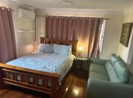 Granadilla st queen bed for couple 独立附属公寓5
