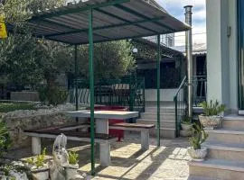 Stunning Apartment In Duce With House Sea View