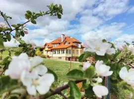 1 Bedroom Lovely Apartment In Golubie