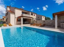 Stunning Home In Segotici