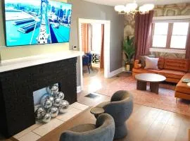 The Funky Fun Haus - Pickleball, Hot Tub, Arcade