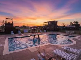 New Hot Tub, Pickleball, Cornhole, Pool & Patio