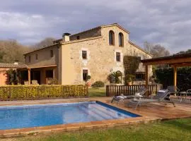 Masia elegant amb jardí i piscina