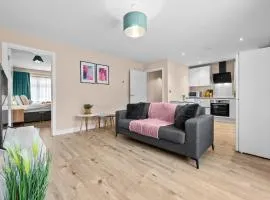 Stylish & Spacious 3BR 3Bath with Private Parking, WiFi, Smart TVs