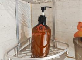 Cozy 1BR Brooklyn Apt Alam Sutra Pool, Gym, huisdiervriendelijk hotel in Dongkal Dua