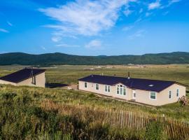 Angel Fire Home Sangre de Cristo Mountains View!, hôtel à Angel Fire
