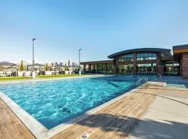 1min Delta - Pool & Hot tub - King Bed - Gym - Parking