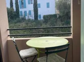 4PA44 appartement avec piscine et parking