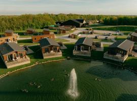 Landal Woodland Lakes、サースクのホテル