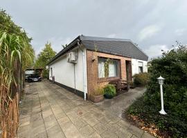 detached bungalow, 5 beds wifi smart tv terras 3 parkings keybox, hotel in Emlichheim