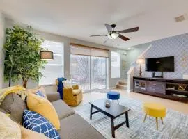 15 Mi to Disney Kissimmee Townhome with Patio