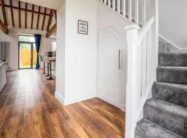 Pam's Place - Uk50583