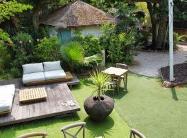 Adonis Sanary Grand Hôtel des Bains, Hotel in Sanary-sur-Mer