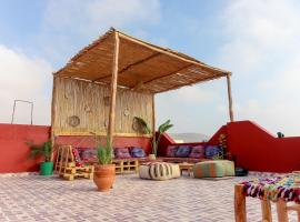 Hey Ola Surf House & Hostel, acomoda&ccedil;&atilde;o com cozinha em Mirleft