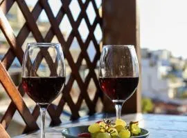 Adorable Jacuzzi flat in the most alive Athens!