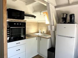 Chalet Le Capéna Lac de Payolle, hotel in Campan