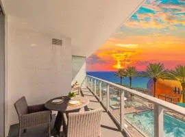 Rooftop Pool Oceanview Balcony & Beachfront Resort