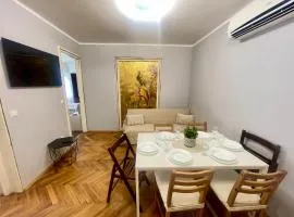'Golden Bird' Apartment, 2 Bedrooms, Super Central