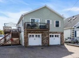 Game Room, Kayaks, Steps to the Ocean!