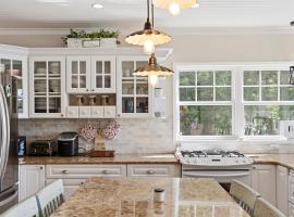 Northbound Stays on Whitefish Lake, ξενοδοχείο σε Vineland