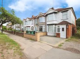 Large Coventry Stay, Family & Contractor Friendly!