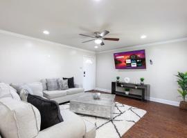 Walk to AT&T Stadium! Globe Life Park Texas Live! King Bed, hotel em Arlington