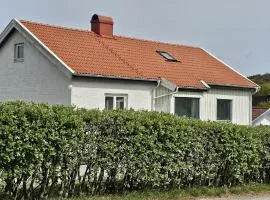 Apartment in Skärhamn within walking distance to the beach