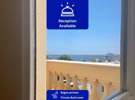 Onlyrooms V - Sea View & Train Station, bed and breakfast v Cagliari