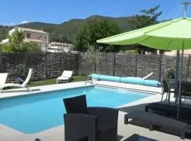 Villa accueillante avec piscine à Castellane - 153 m²