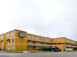 Copley Inn & Suites By OYO Akron OH