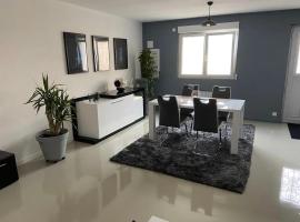 Maison confortable à Sancheville, 70 m² avec équipements, hotel din Sancheville